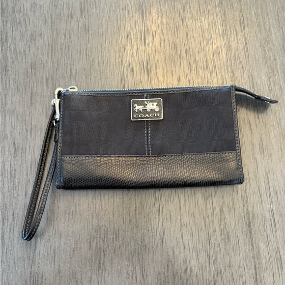 Vintage Coach Black Leather Wristlet - EUC - Picture 1 of 5
